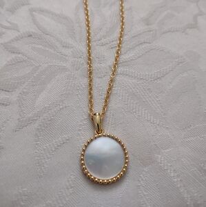 Talbots Mother Of Pearl Round Pendant Gold Tone Chain Necklace